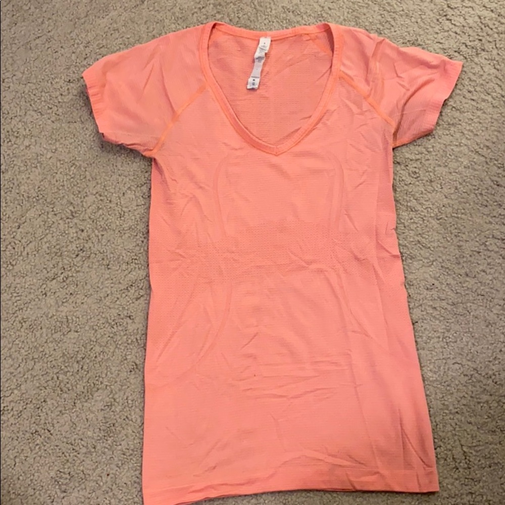 Lululemon swiftly tech short sleeve Vneck